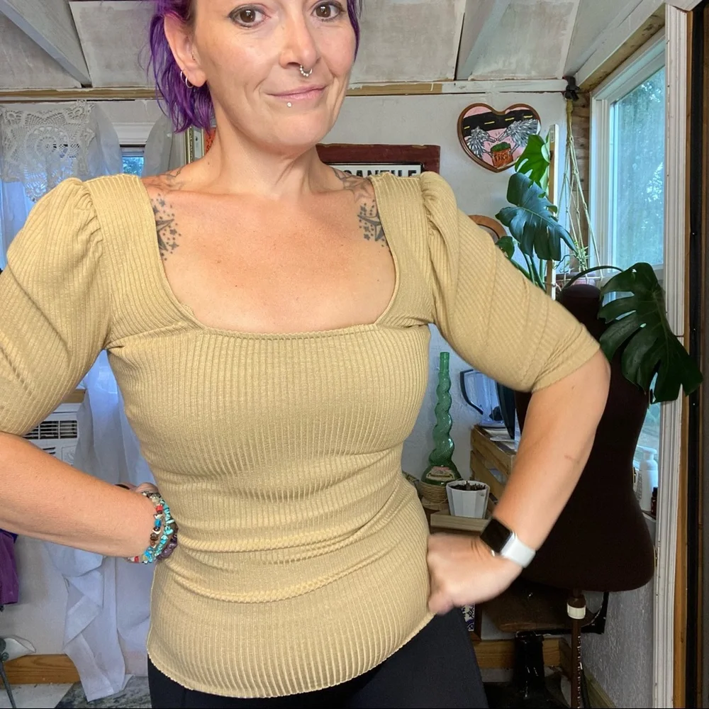 THE RANGE Ribbed Knit Puff Sleeve Neutral Classic Top Beige Tan Size Small - Picture 1 of 17